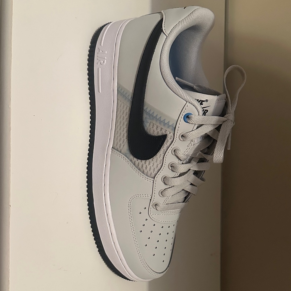 Nike White and Black Sneakers